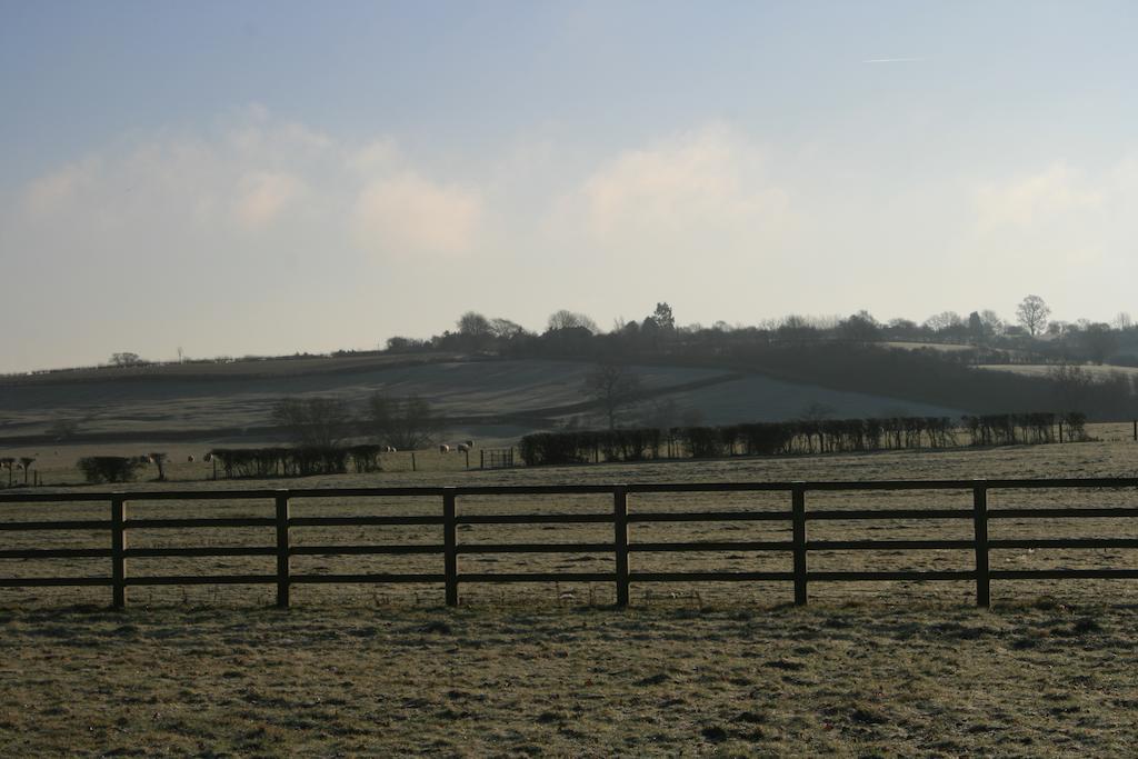 The Stables B&B @ Pear Tree Cottage Winslow ภายนอก รูปภาพ