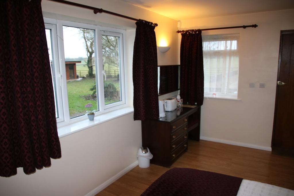 The Stables B&B @ Pear Tree Cottage Winslow ภายนอก รูปภาพ