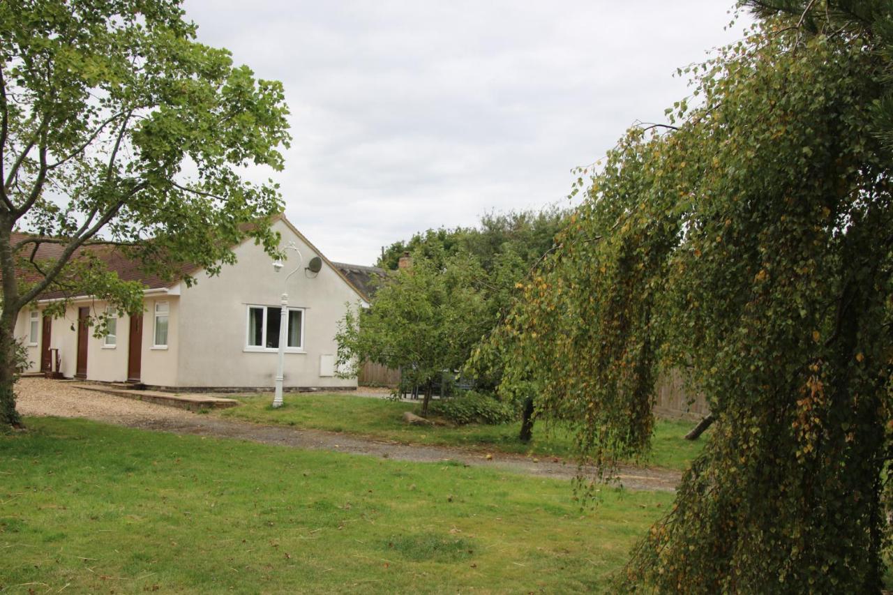 The Stables B&B @ Pear Tree Cottage Winslow ภายนอก รูปภาพ