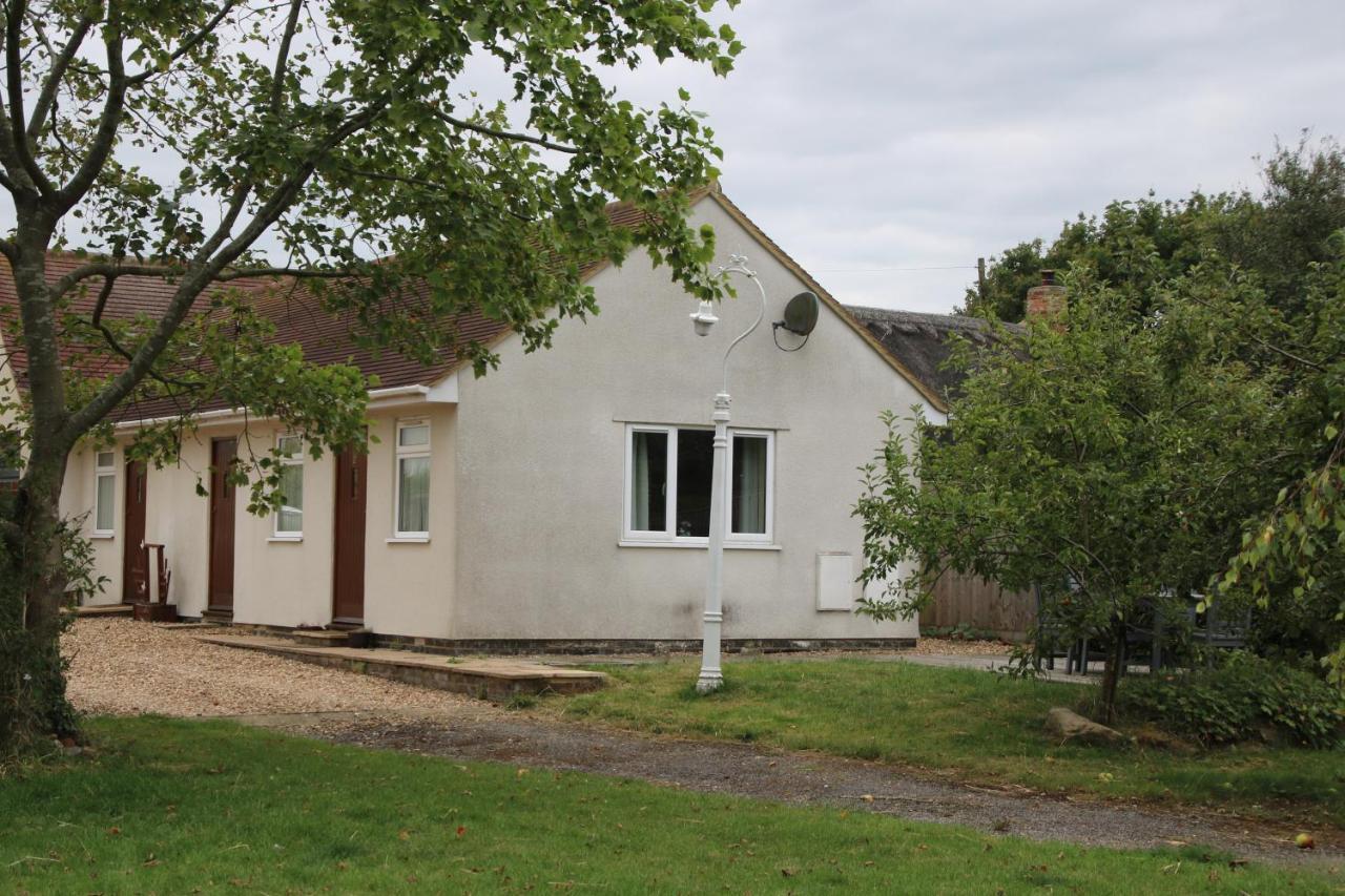 The Stables B&B @ Pear Tree Cottage Winslow ภายนอก รูปภาพ